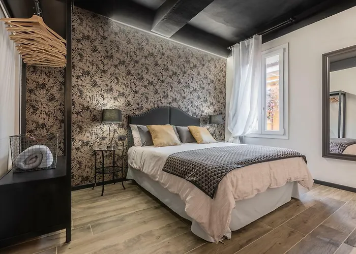 Borgonuovo Apartment *